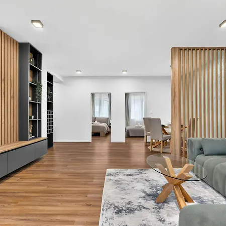 Sophisticated For 6 - Old Town Ba Apartman